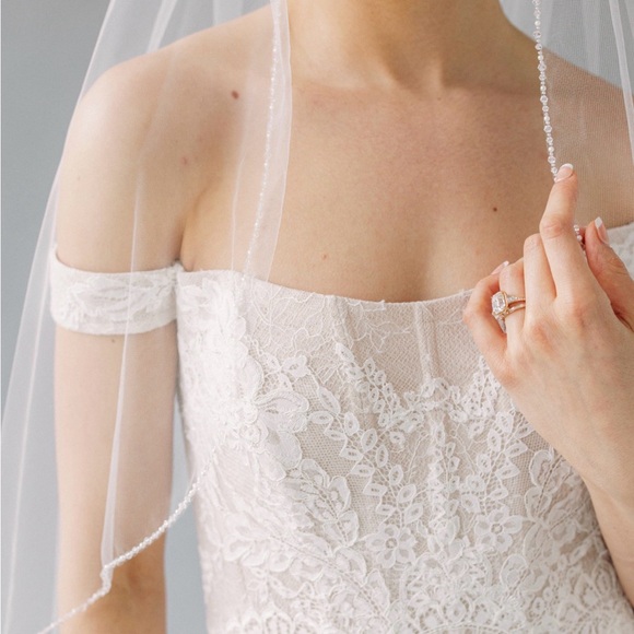 ALLURE A1212 Wedding dress NWT never been altered includes veil - Picture 13 of 14